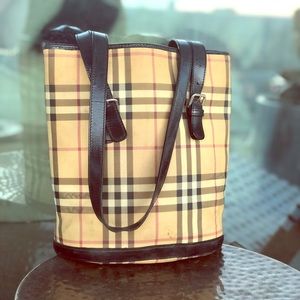Burberry bucket bag
